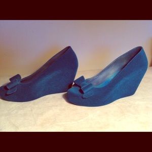 Melissa blue / green velvet wedges with bow